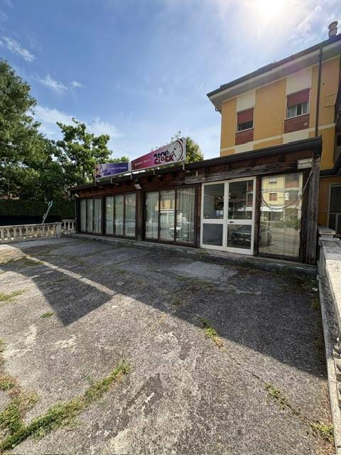 negozio in vendita a Botticino in zona Botticino Sera