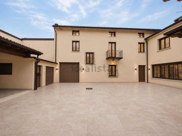 appartamento in vendita a Botticino in zona Botticino Sera