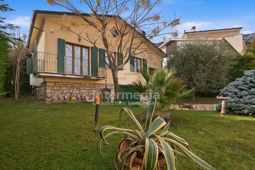 casa indipendente in vendita a Botticino in zona Botticino Sera