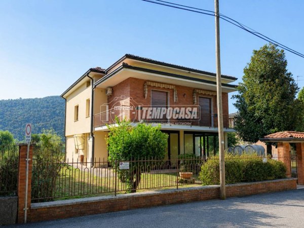 casa indipendente in vendita a Botticino in zona Botticino Mattina