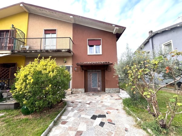 casa indipendente in vendita a Botticino in zona Botticino Sera