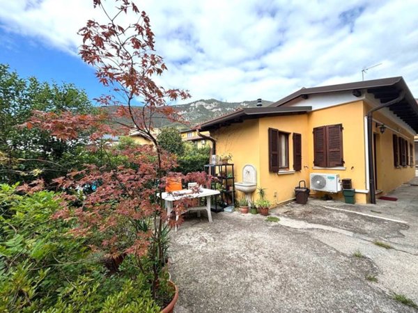 appartamento in vendita a Botticino in zona Botticino Sera