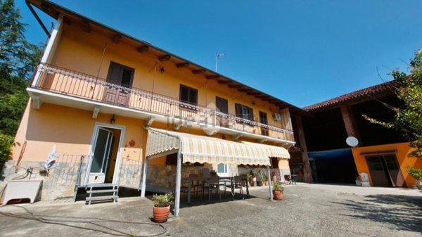 casa indipendente in vendita a Castagneto Po in zona San Genesio