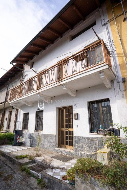 casa indipendente in vendita a Castagneto Po in zona San Genesio