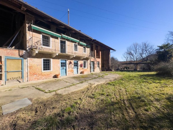 casale in vendita a Castagneto Po in zona San Genesio