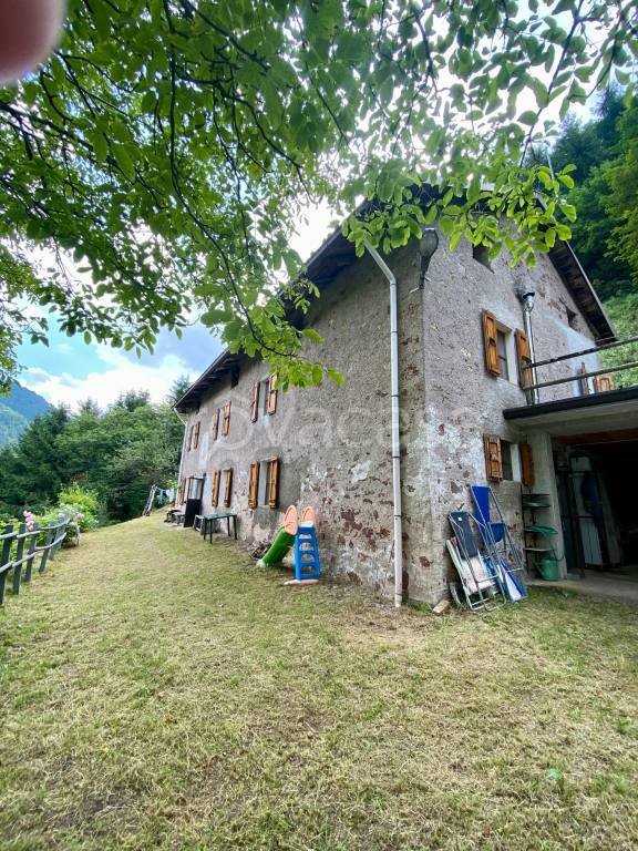 esavano in vendita a Bovegno in zona Ludizzo