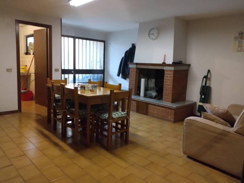 esavano in vendita a Bovezzo