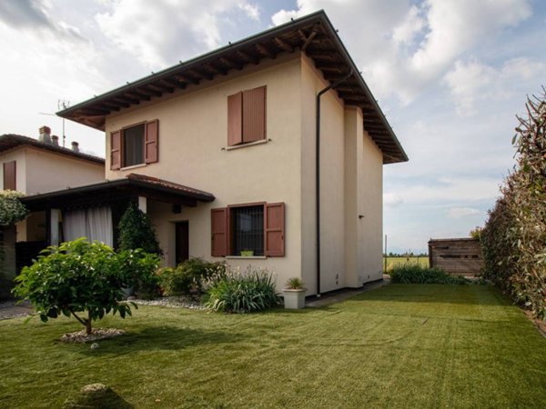casa indipendente in vendita a Brandico