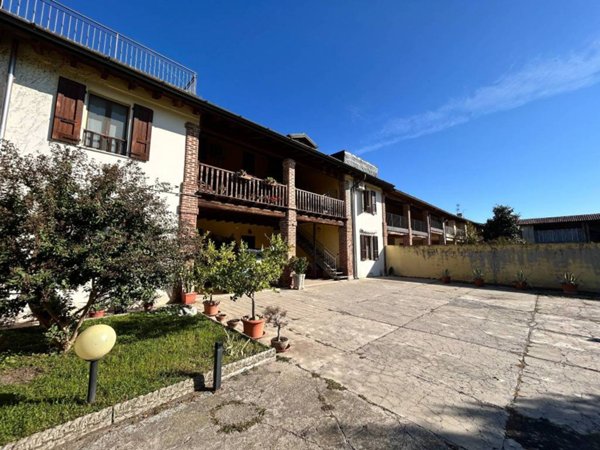 casa indipendente in vendita a Brandico in zona Castelgonelle