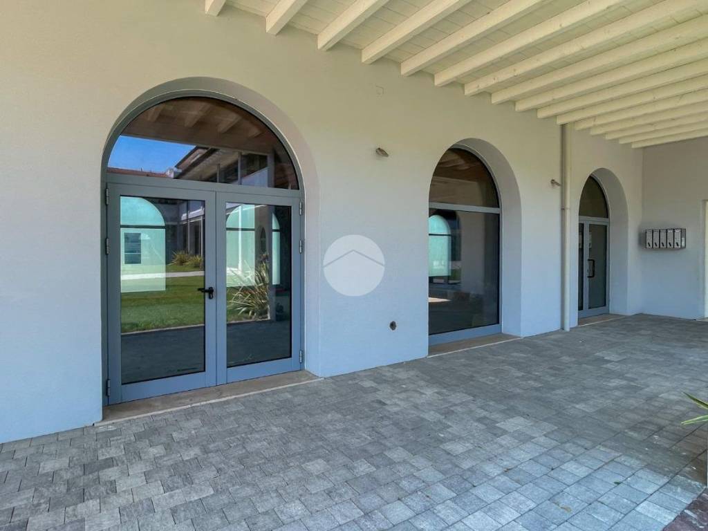 negozio in vendita a Brandico