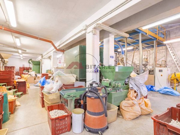 locale commerciale in vendita a Brandico