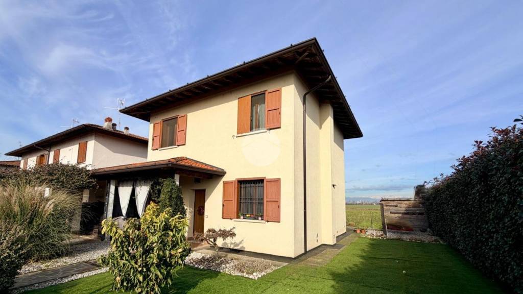 casa indipendente in vendita a Brandico