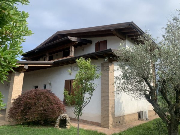 casa indipendente in vendita a Brandico in zona Castelgonelle