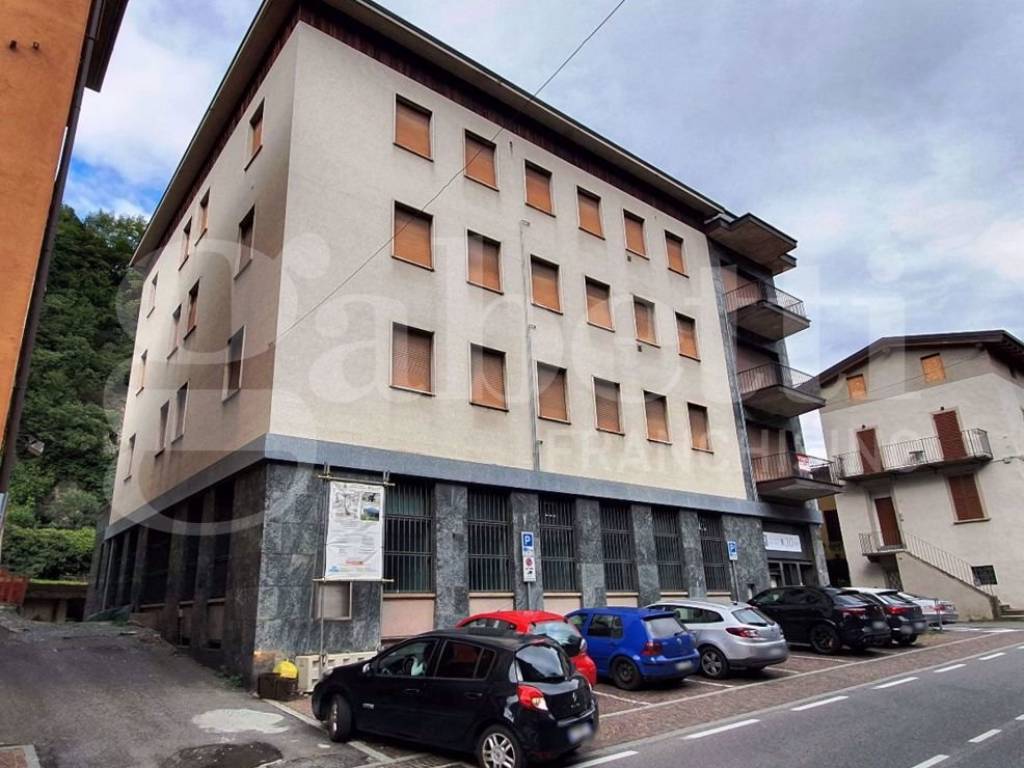 intera palazzina in vendita a Breno