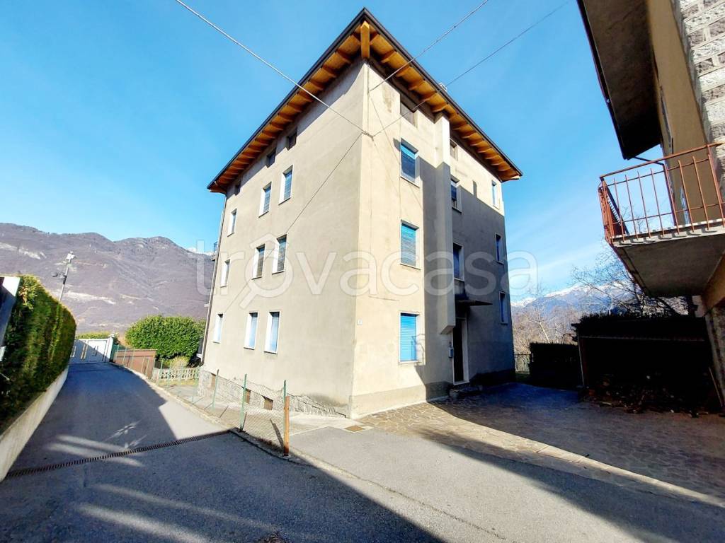appartamento in vendita a Breno in zona Pescarzo