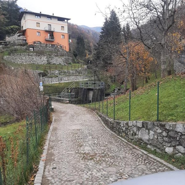 casa indipendente in vendita a Breno