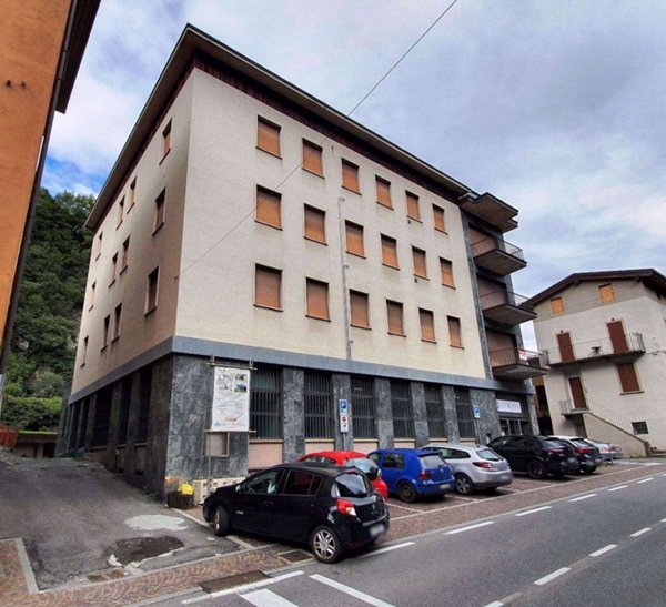 intera palazzina in vendita a Breno