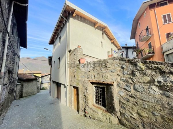 casa semindipendente in vendita a Breno in zona Pescarzo