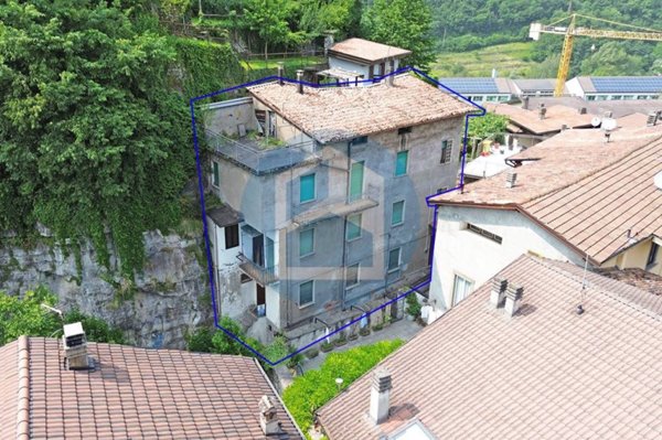 casa indipendente in vendita a Breno