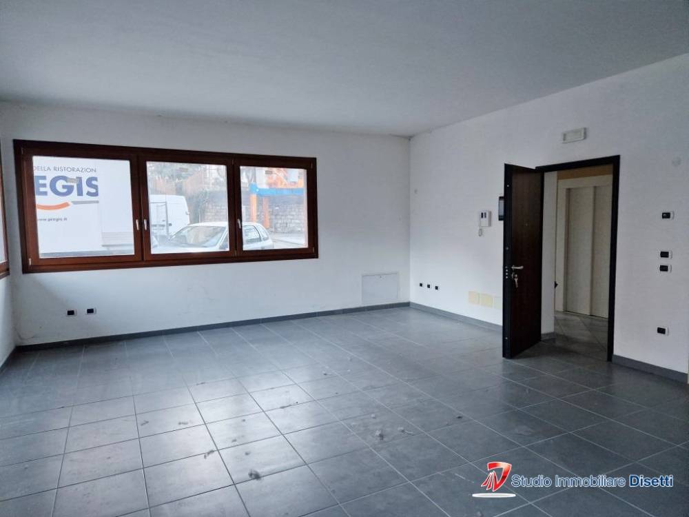 ufficio in vendita a Breno