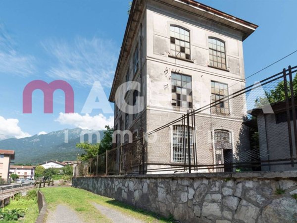 casa indipendente in vendita a Breno
