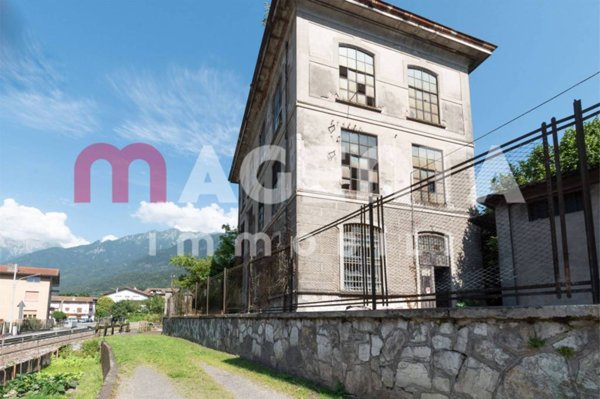 casa indipendente in vendita a Breno