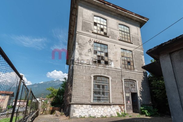 casa indipendente in vendita a Breno