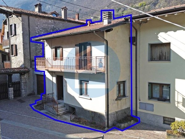 casa indipendente in vendita a Breno