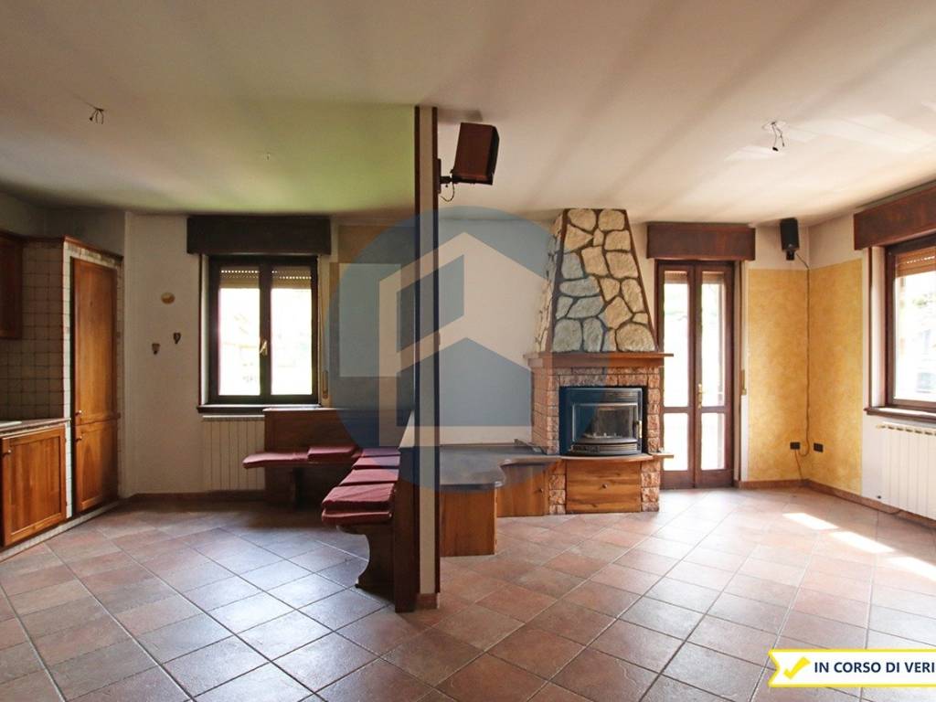 appartamento in vendita a Breno in zona Mezzarro