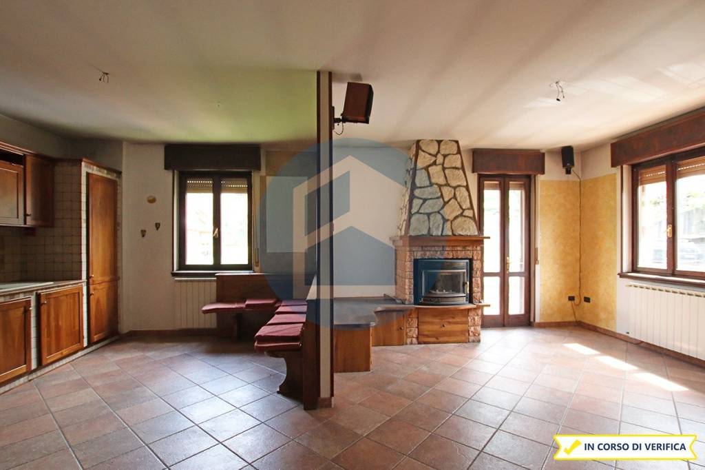 appartamento in vendita a Breno in zona Mezzarro