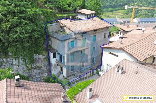 casa indipendente in vendita a Breno