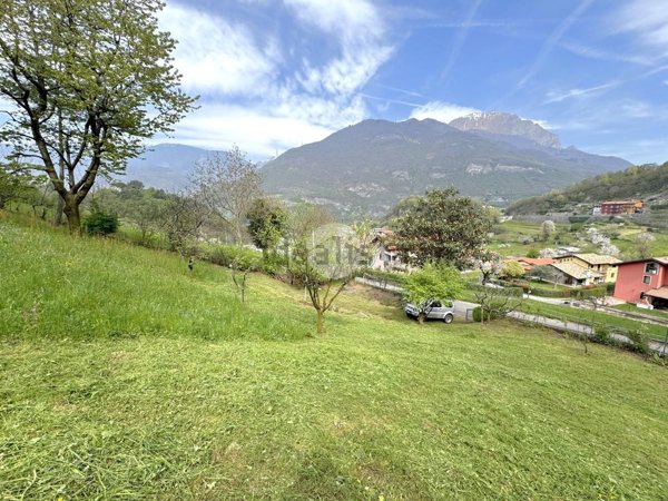 casa indipendente in vendita a Breno