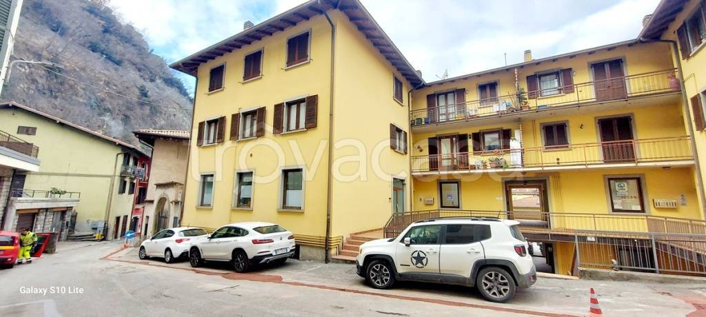 appartamento in vendita a Breno