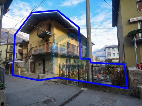 casa semindipendente in vendita a Breno