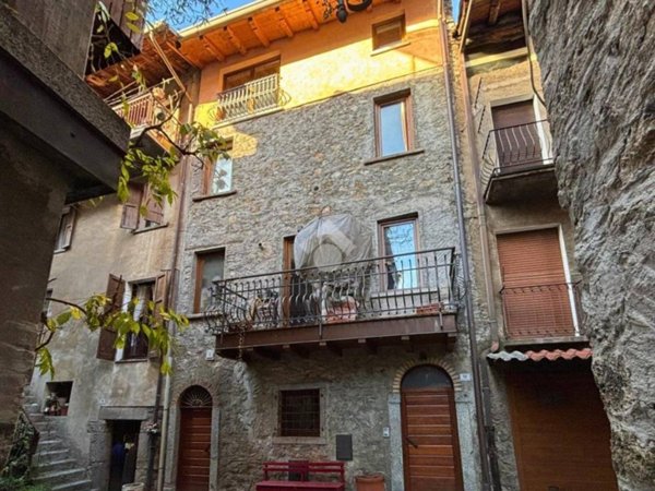 casa indipendente in vendita a Breno