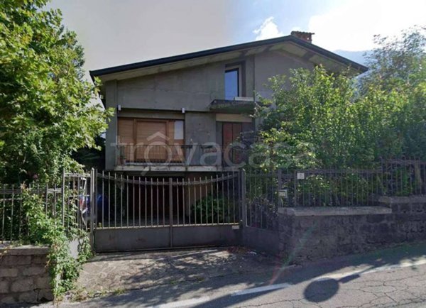 casa indipendente in vendita a Breno