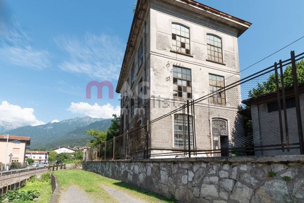 casa indipendente in vendita a Breno