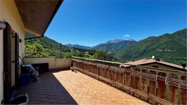 casa indipendente in vendita a Breno in zona Pescarzo