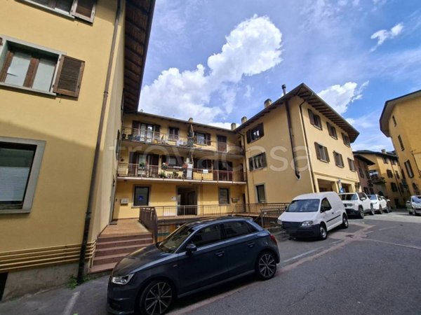 appartamento in vendita a Breno in zona Mezzarro