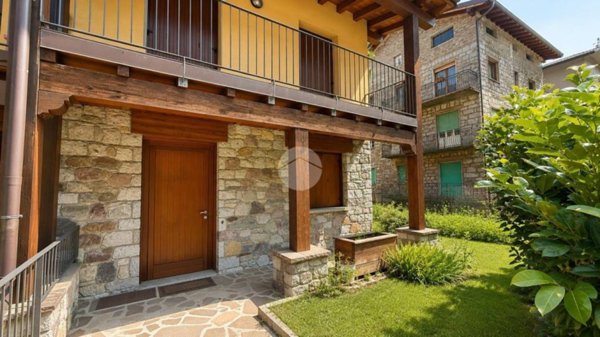 casa indipendente in vendita a Breno in zona Pescarzo