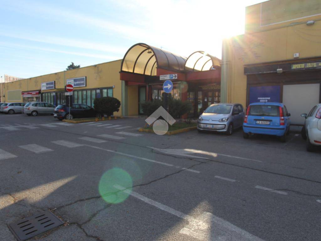 negozio in vendita a Brescia in zona Lamarmora