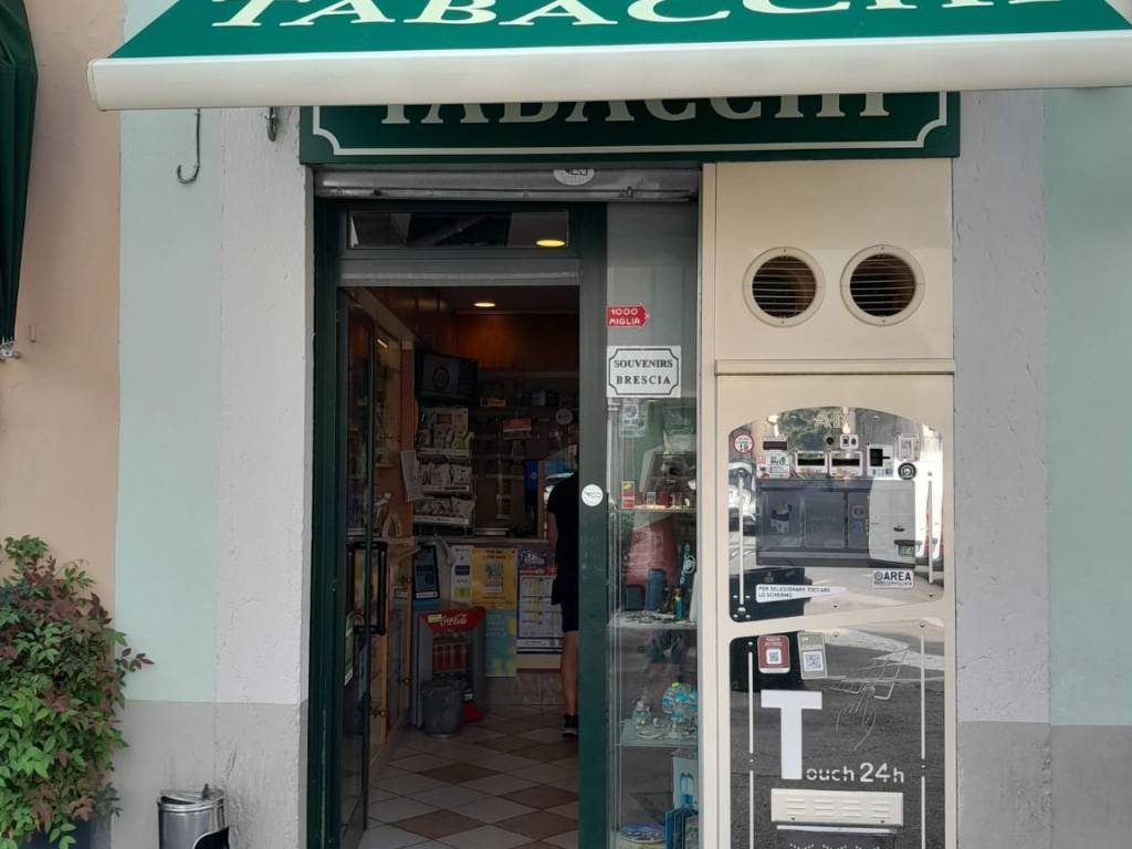 negozio in vendita a Brescia in zona Centro Storico