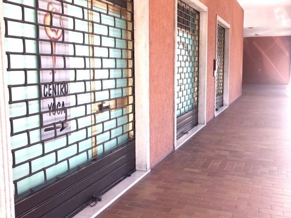 negozio in vendita a Brescia in zona Mompiano