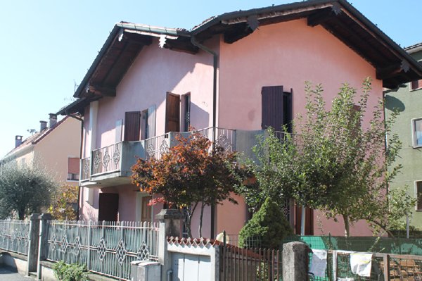 casa indipendente in vendita a Brescia in zona Quartiere Primo Maggio