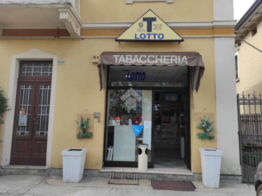 negozio in vendita a Brescia in zona Volta