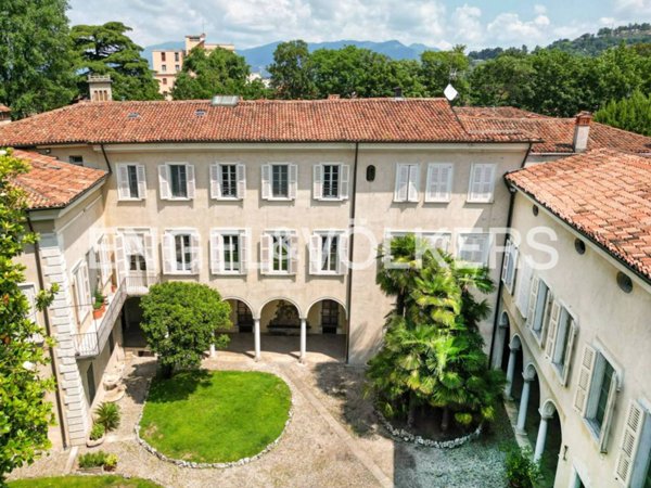 casa indipendente in vendita a Brescia in zona Volta