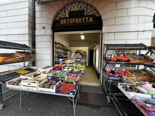 negozio in vendita a Brescia in zona Porta Venezia