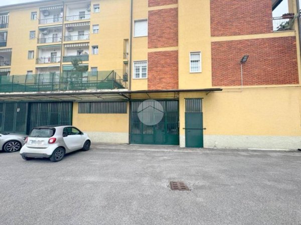 locale commerciale in vendita a Brescia in zona Don Bosco