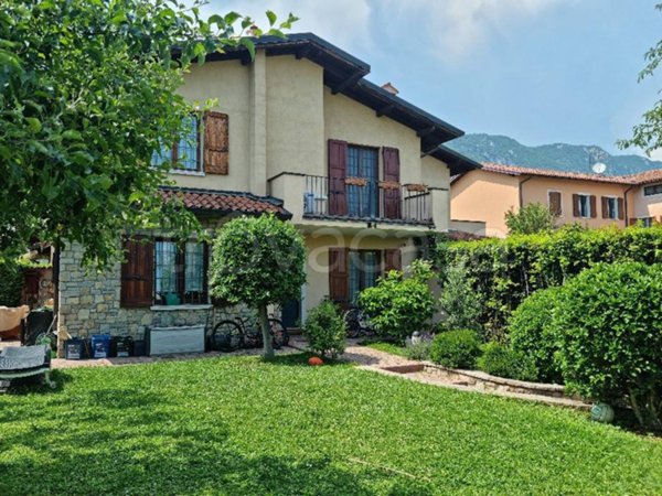 casa indipendente in vendita a Brescia in zona Caionvico