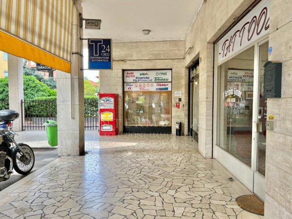 negozio in vendita a Brescia in zona Lamarmora
